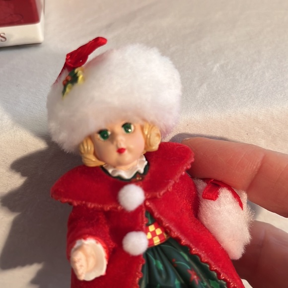 Hallmark Madame Alexander keepsake ornament - Picture 6 of 7